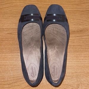 Clarks Artisan Gray Suede Flats (7.5)